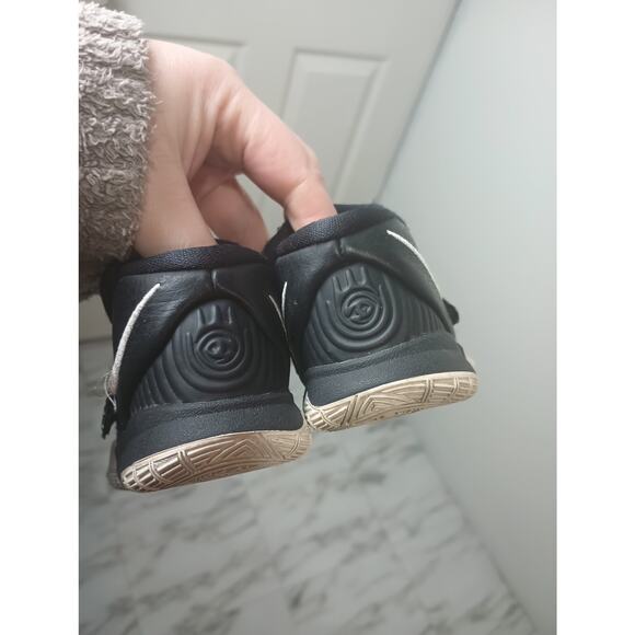 Nike Kyrie 6 Black White Toddler Sneaker Shoe Size 6C - Picture 6 of 8